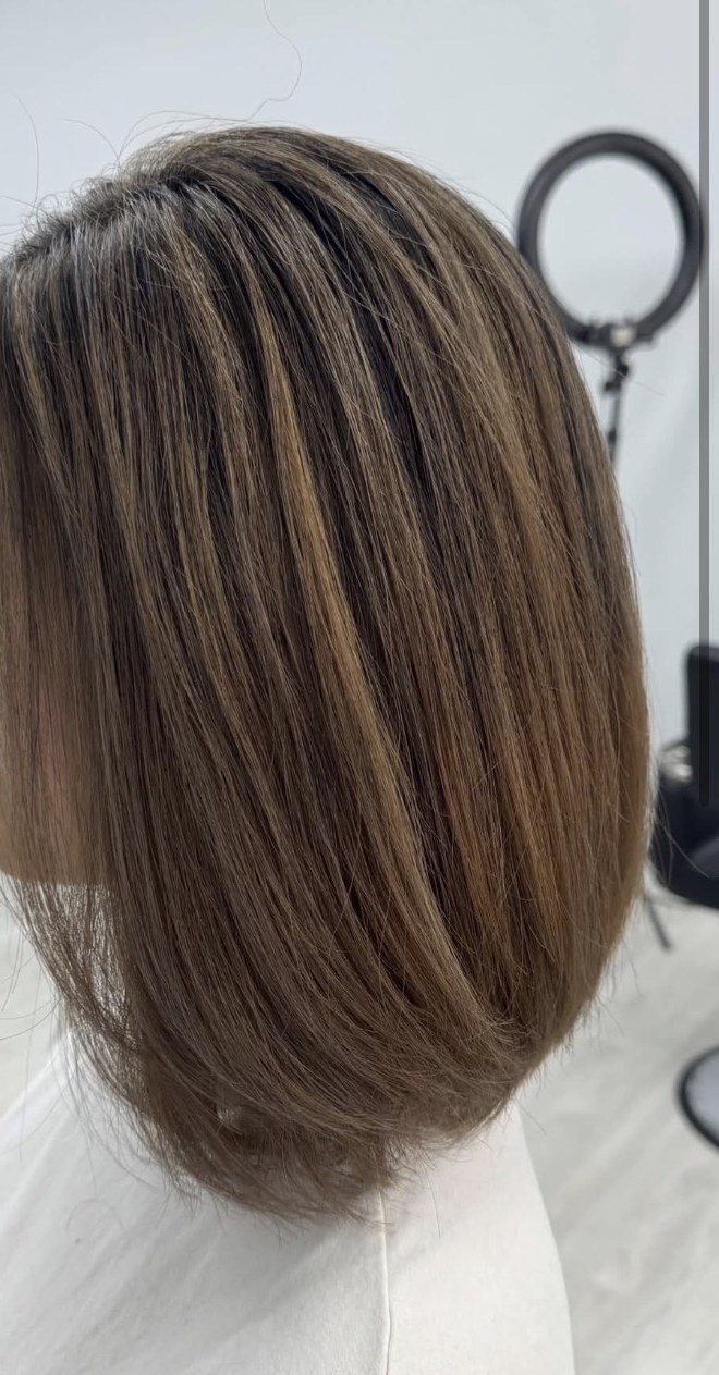 Seamless dimensional brunette bob